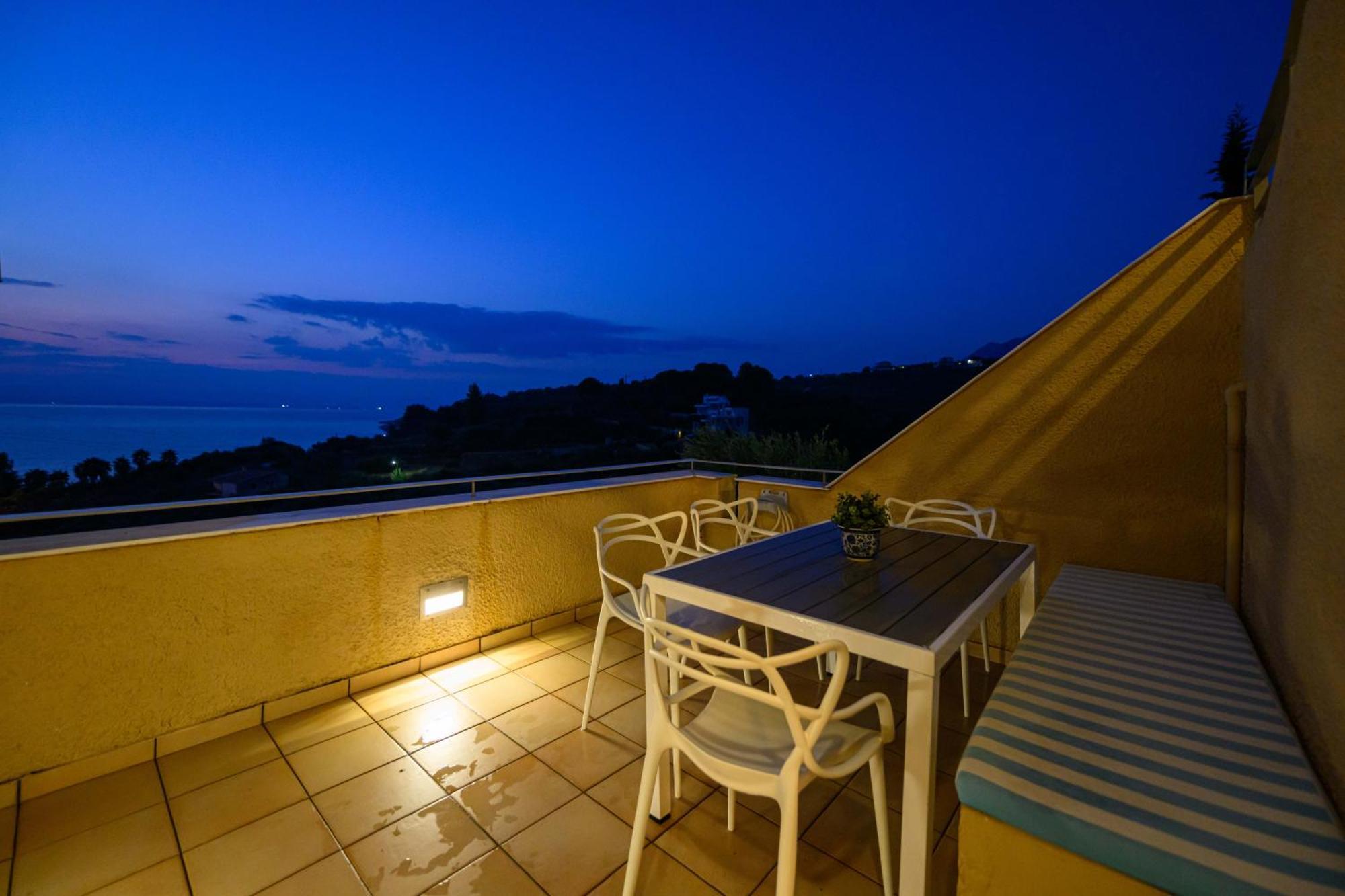Mani Tower Villa Akrogiali エクステリア 写真