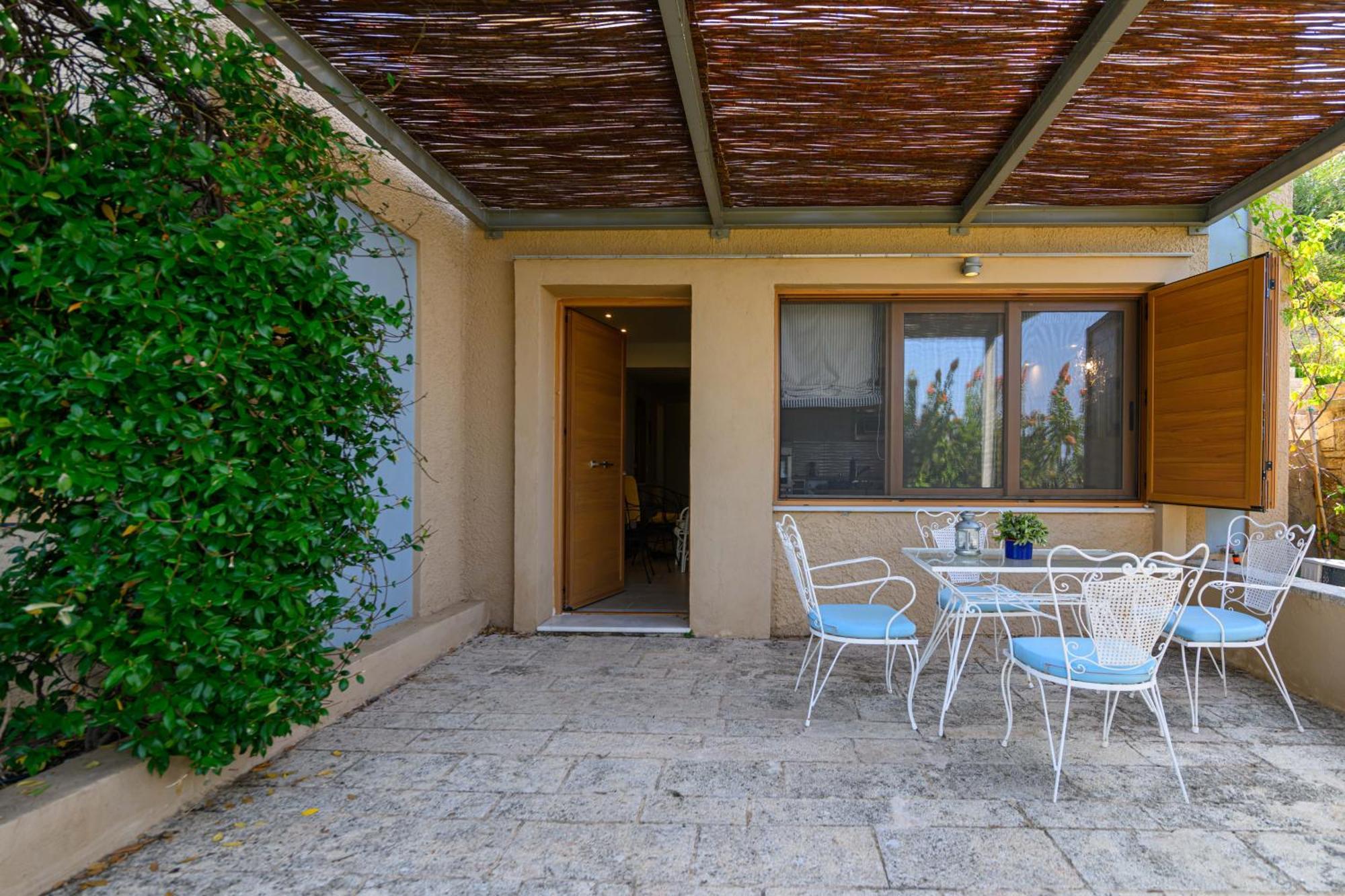 Mani Tower Villa Akrogiali エクステリア 写真